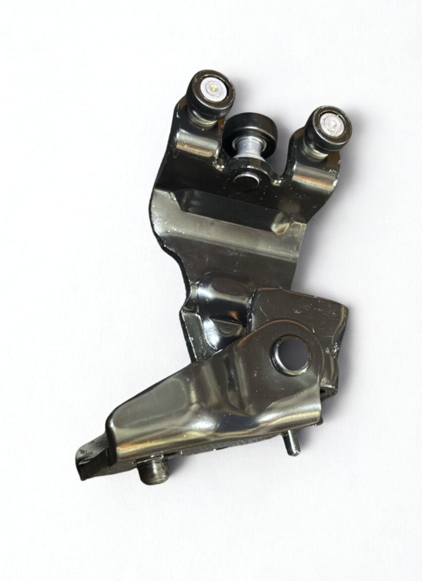 SOPORTE PUERTA RH CENTRAL CORREDERA HYUNDAI H1 08 - Repuestos BYC SPA - BYC - 83940 - 4H000 OR